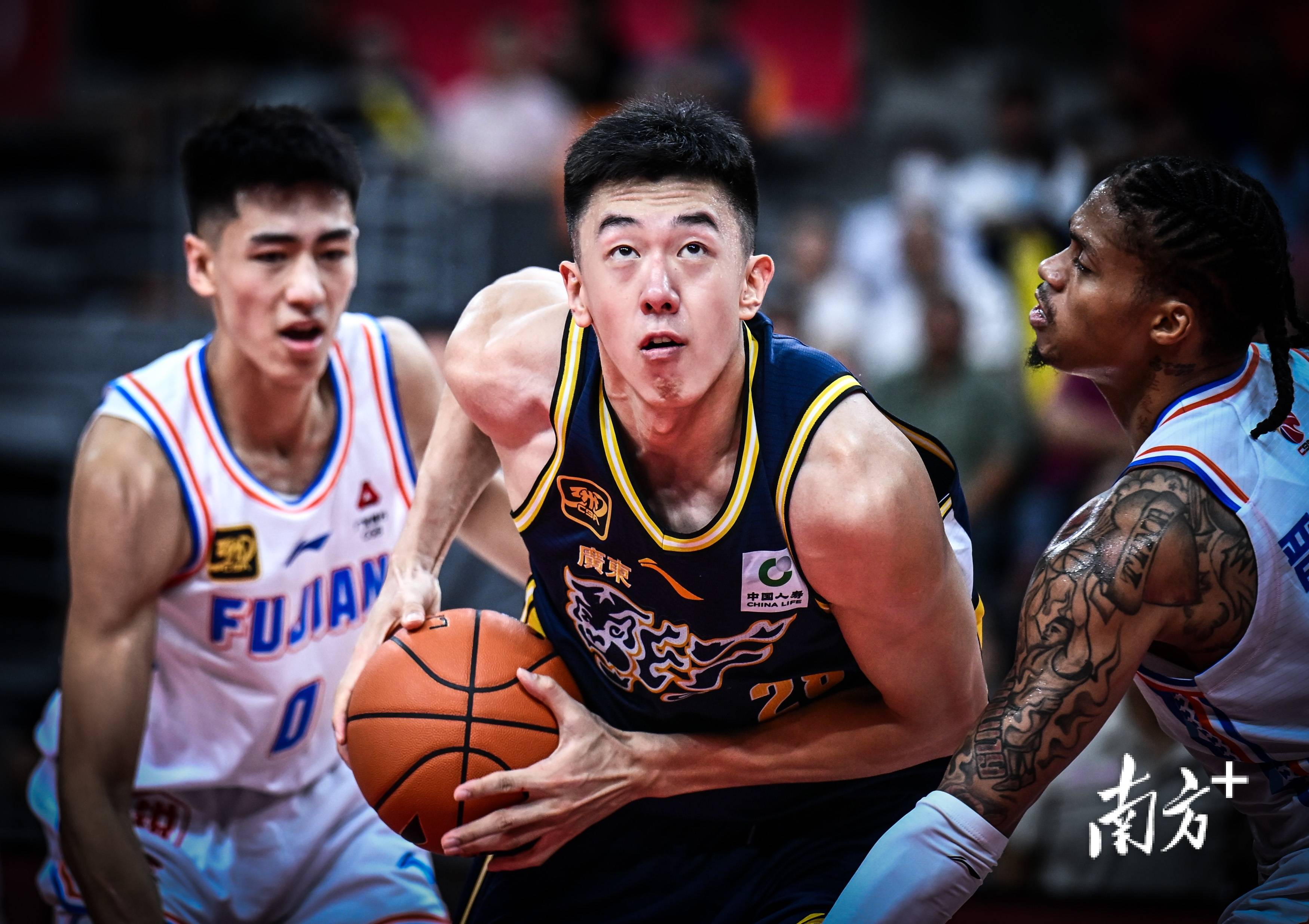 广东队在客场比赛中展现出坚强的内线能力,成功赢得比赛的简单介绍 广东队在客场比赛中展现出坚强的内线能力,成功赢得比赛的简单介绍