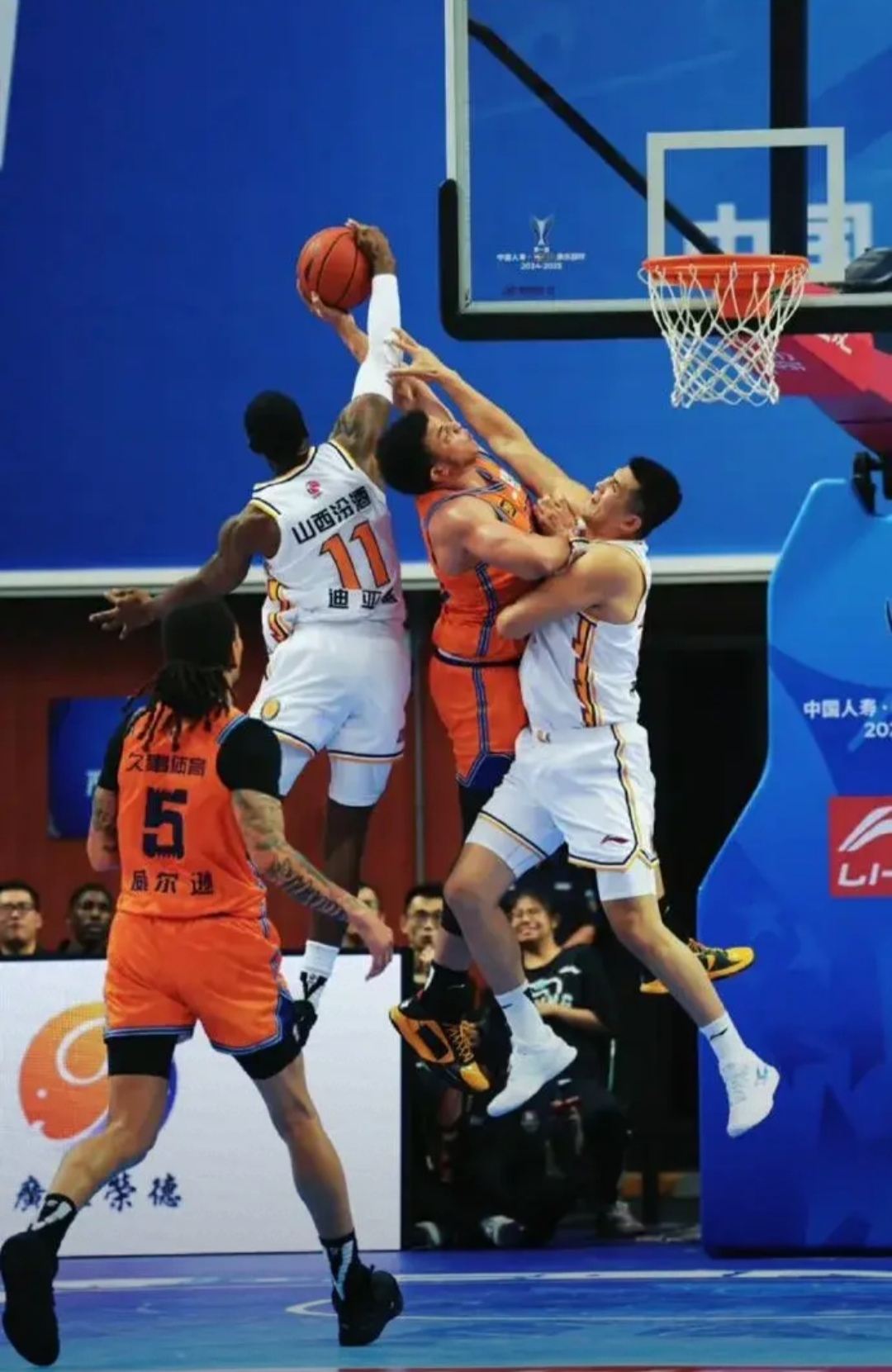 上海队成为本场最大亮点,全国篮球锦标赛瞬间破防,爆冷的简单介绍 上海队成为本场最大亮点,全国篮球锦标赛瞬间破防,爆冷的简单介绍