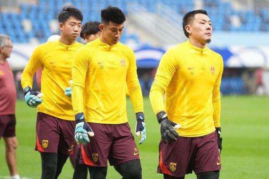 主教练临场调整战术,球队态势发生变化 主教练临场调整战术,球队态势发生变化