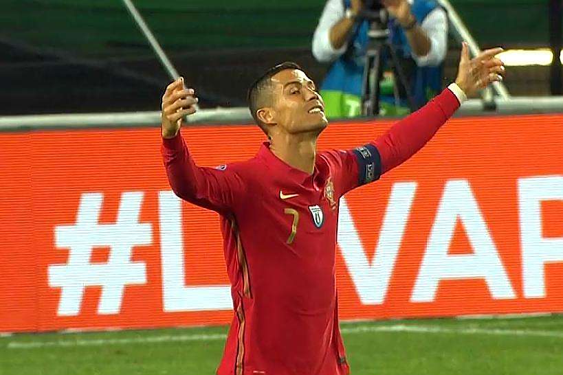 西班牙不敌意大利,憾失领跑位置 西班牙不敌意大利,憾失领跑位置