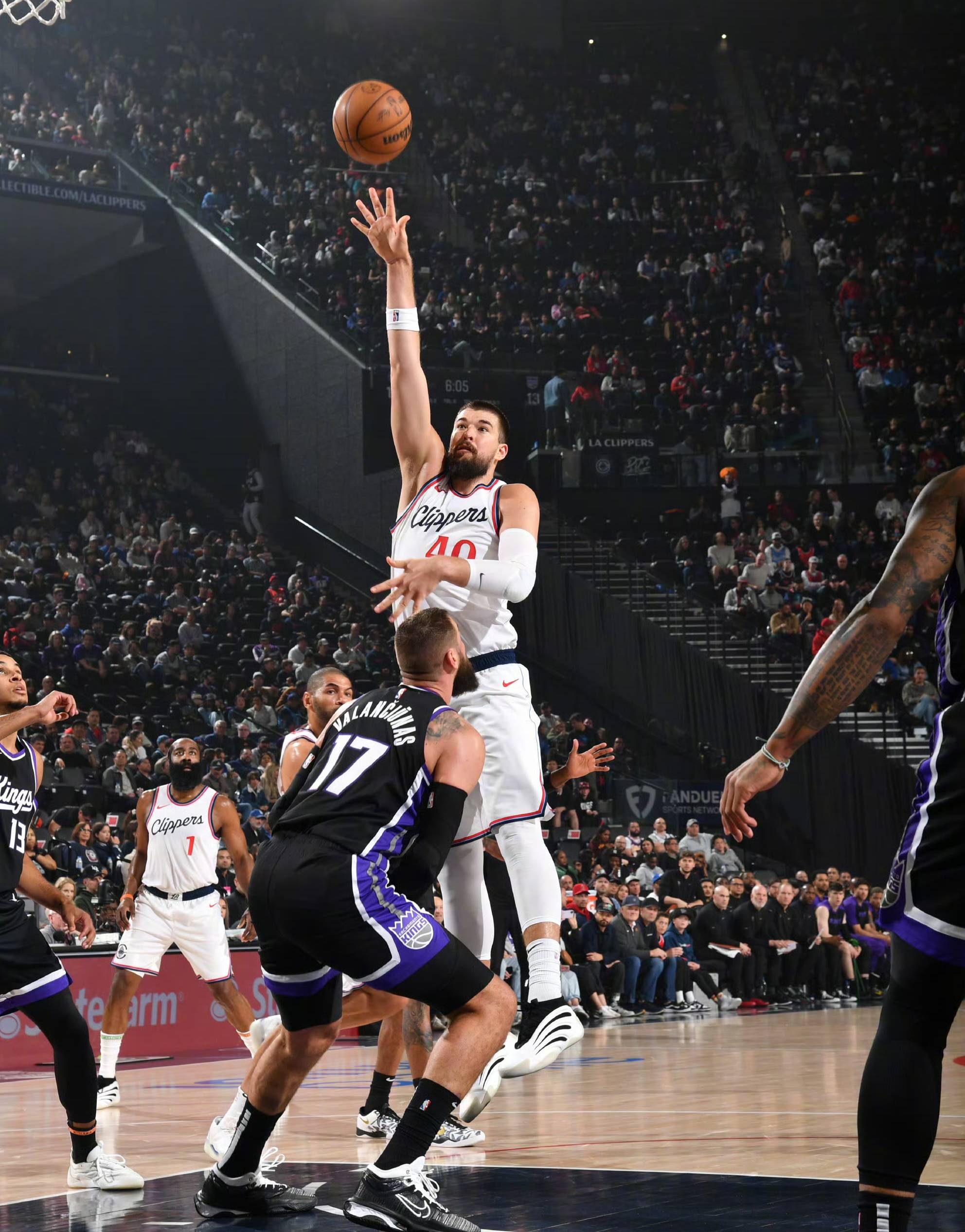 快船力克太阳，斩获胜利